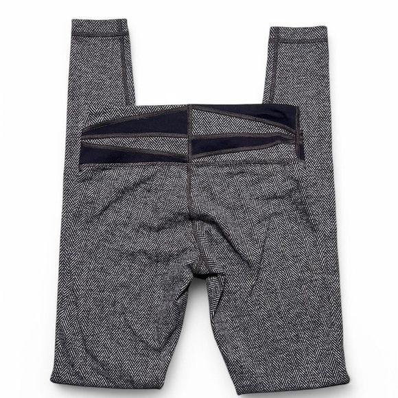 Grey herringbone Lululemon printed leggings - Picture 3 of 4